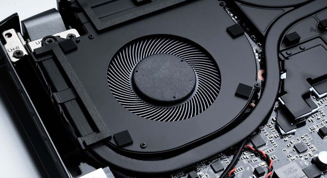 The WINDFORCE Infinity cooling system on AORUS series designed with 71/51 blade 12V powerful fans for stronger airflow ability.