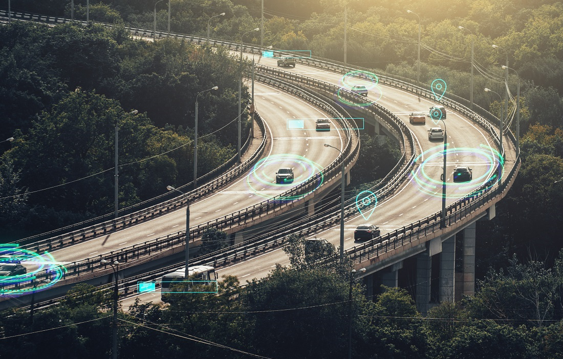 Data collected by roadside sensors are sent back to the NTU lab for comparison, calibration, and compilation. Dr. Shih’s team employs a method known as heterogeneous computing to achieve optimal synergy between the CPU and the GPUs, so they can develop the “high-precision traffic flow model” more efficiently.