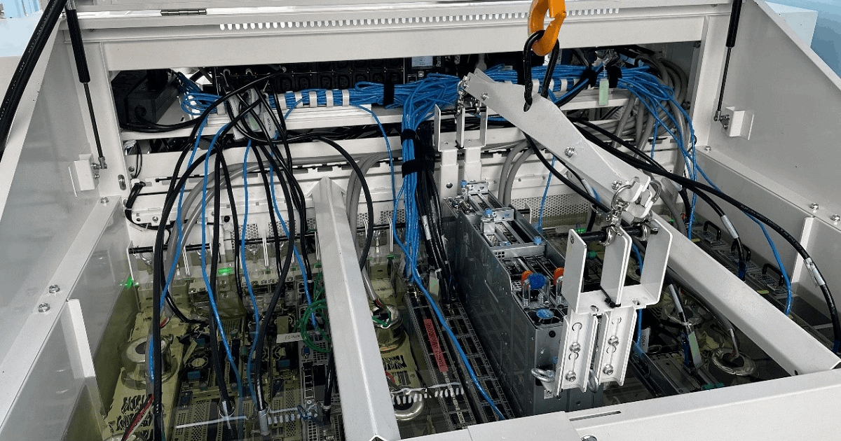 [Success Case] Japanese Telco Leader KDDI Invents Immersion Cooling Small Data Center with GIGABYTE