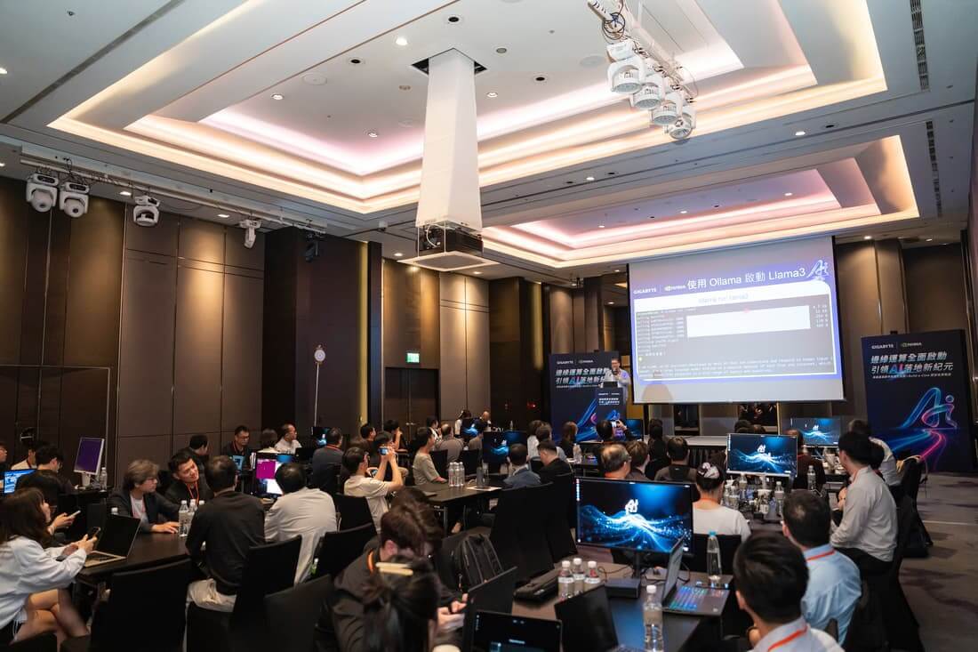 The afternoon session, "Build-a-Claw Developer Challenge," focused on practical execution. Guided by Hsu Yu-Chan, CEO of Ho Yi Technology, engineers, software developers, and IT decision-makers engaged in hands-on operations together. Technical and management professionals across different roles jointly utilized the "GIGABYTE AI TOP ATOM" desktop compute platform, gaining direct experience to complete the entire on-premises AI workflow—from model deployment to application development.