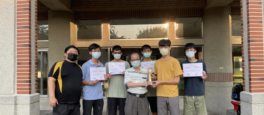 Under the guidance of Chair Professor Chi-Chuan Hwang (center) and Research Assistant Michael Li (left), and with the help of four GIGABYTE G482-Z50 GPU Servers, the supercomputing team representing Taiwan’s Cheng Kung University took first place in the 2020 APAC HPC-AI Competition.