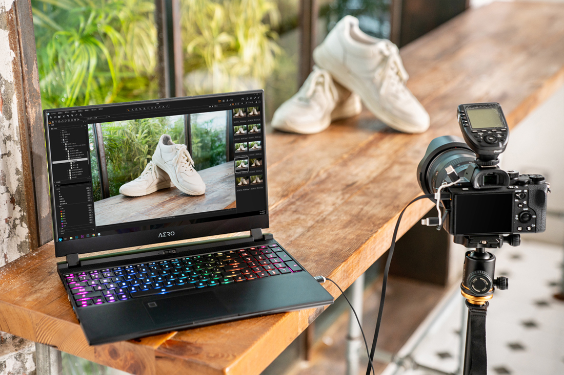 With 8.5 hours battery life, photographers can move about places to places freely.
