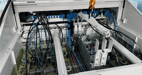 [Success Case] Japanese Telco Leader KDDI Invents Immersion Cooling Small Data Center with GIGABYTE