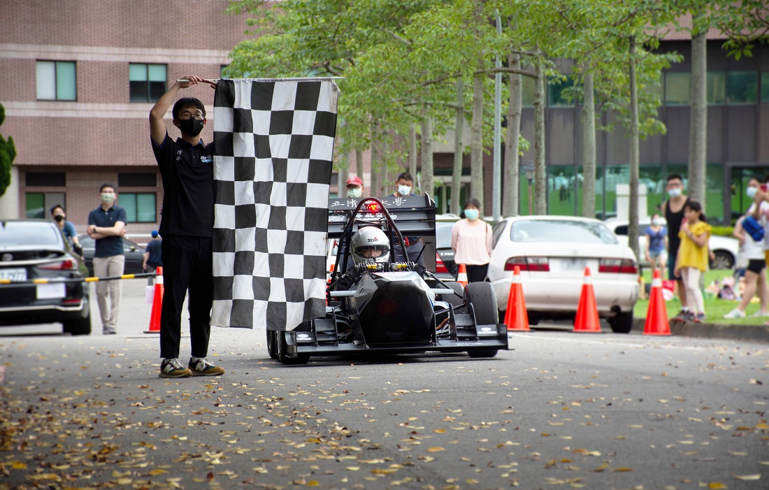 GIGABYTE is pleased to support NTHU Racing’s effort to develop groundbreaking formula student race cars with its advanced server products. The nurturing of bright young minds is in keeping with GIGABYTE’s long-term CSR, ESG, and SDGs-related efforts, as well as its corporate vision: “Upgrade Your Life”.