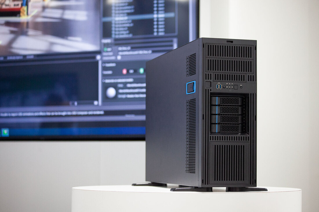 GIGABYTE W771-Z00 GPU Workstation
