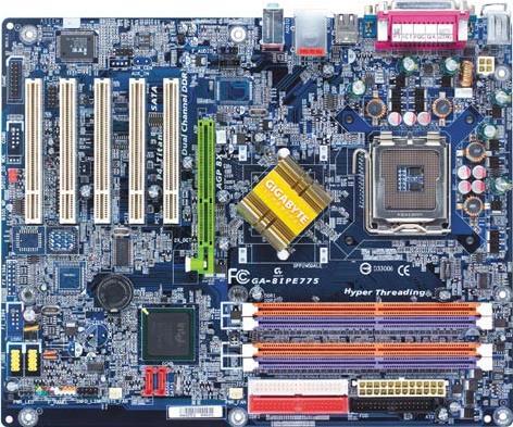 Moederbord - GA-8IPE775