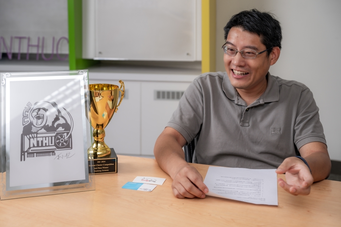 ▲	Professor Chou leads NTHU’s Distributed Systems Architecture Lab to cultivate interdisciplinary HPC talent. (Source: TechNews)