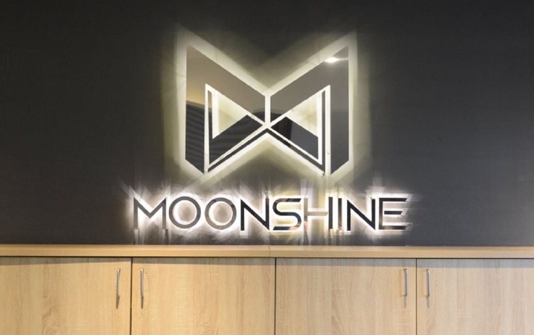 到了3F夢想動畫的門口，可看到MoonShine的招牌
